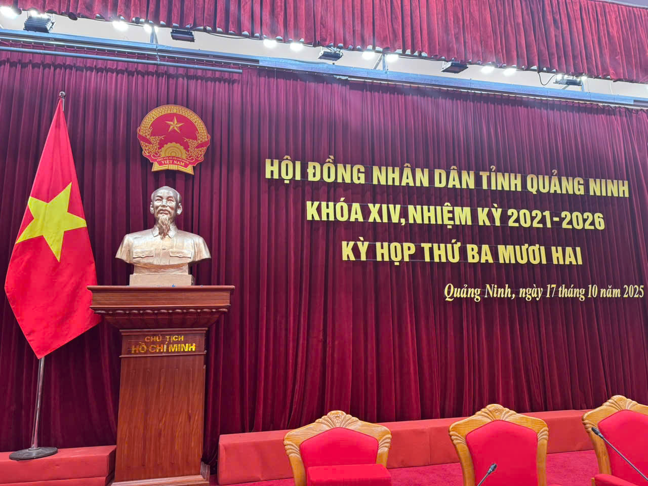 Bàn giao thành công tượng đồng Bác Hồ cao 1m2 tại Quảng Ninh