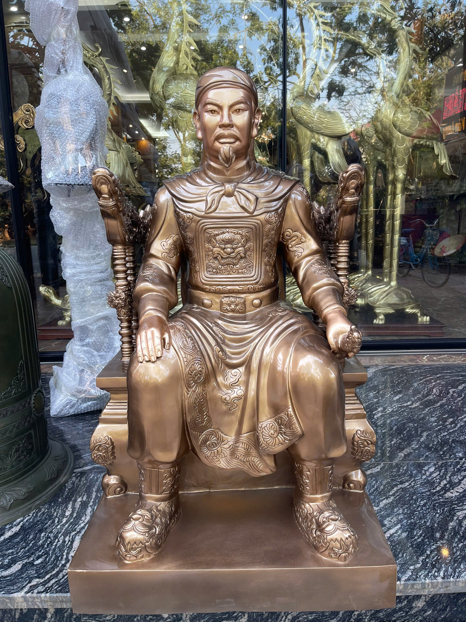 Ho&agrave;n Thiện V&agrave; B&agrave;n Giao Tượng Cụ Trần Kh&aacute;t Ch&acirc;n Cao 1,07m