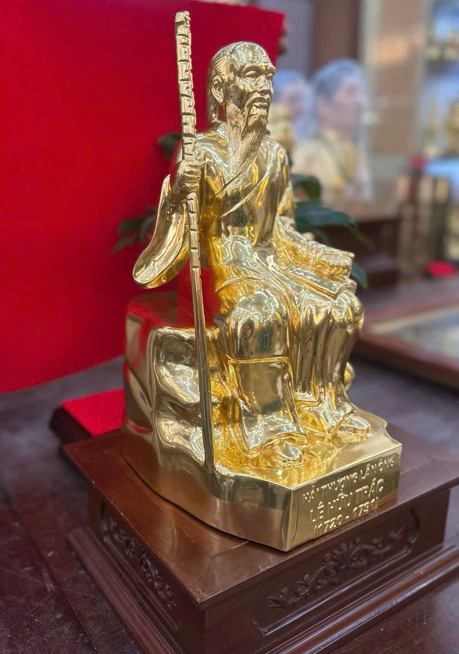 Dung Quang H&agrave; b&agrave;n giao tượng Hải Thượng L&atilde;n &Ocirc;ng