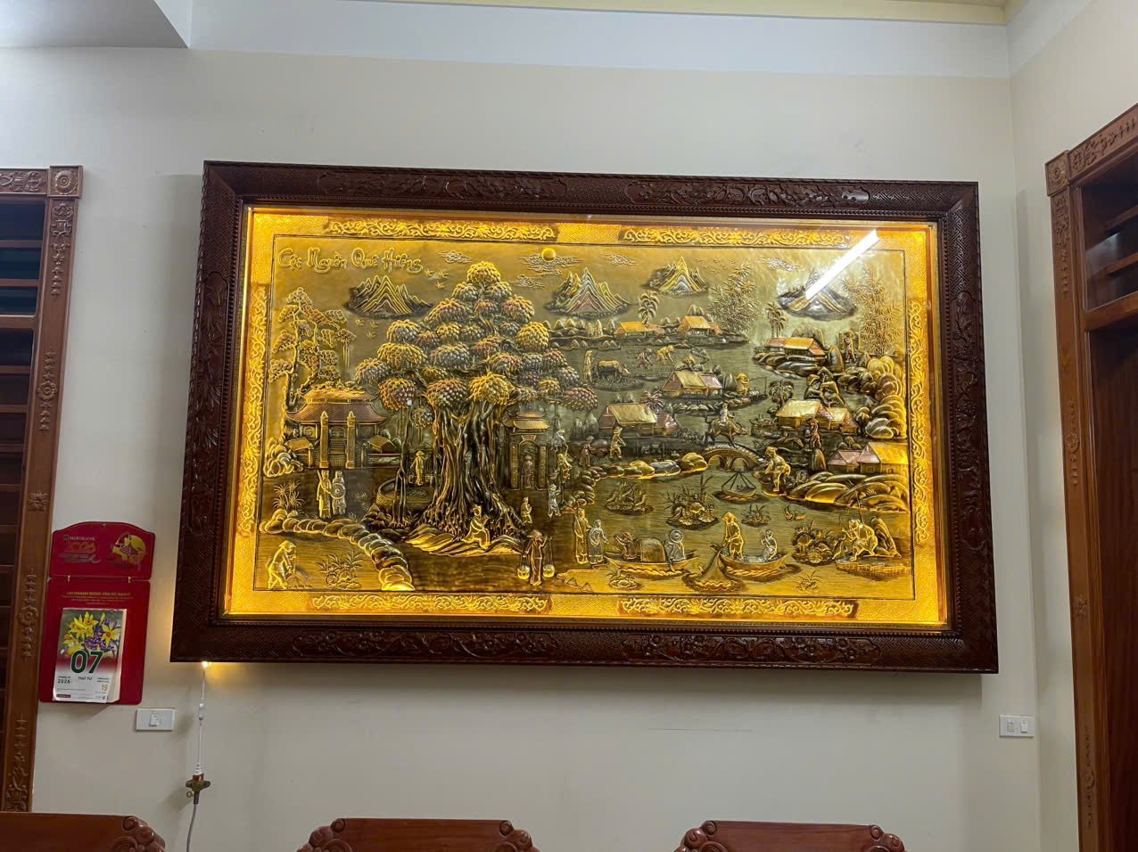 B&agrave;n giao v&agrave; lắp đặt Tranh Cội Nguồn Qu&ecirc; Hương 2m75 x 1m72 tại H&agrave; Nam