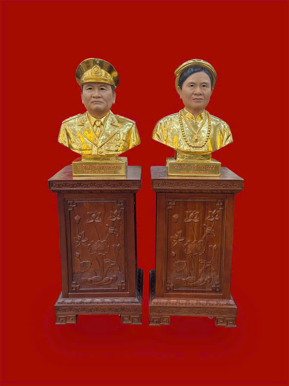 B&agrave;n giao tượng truyền thần bằng đồng d&aacute;t v&agrave;ng vẽ phấn diện 48cm