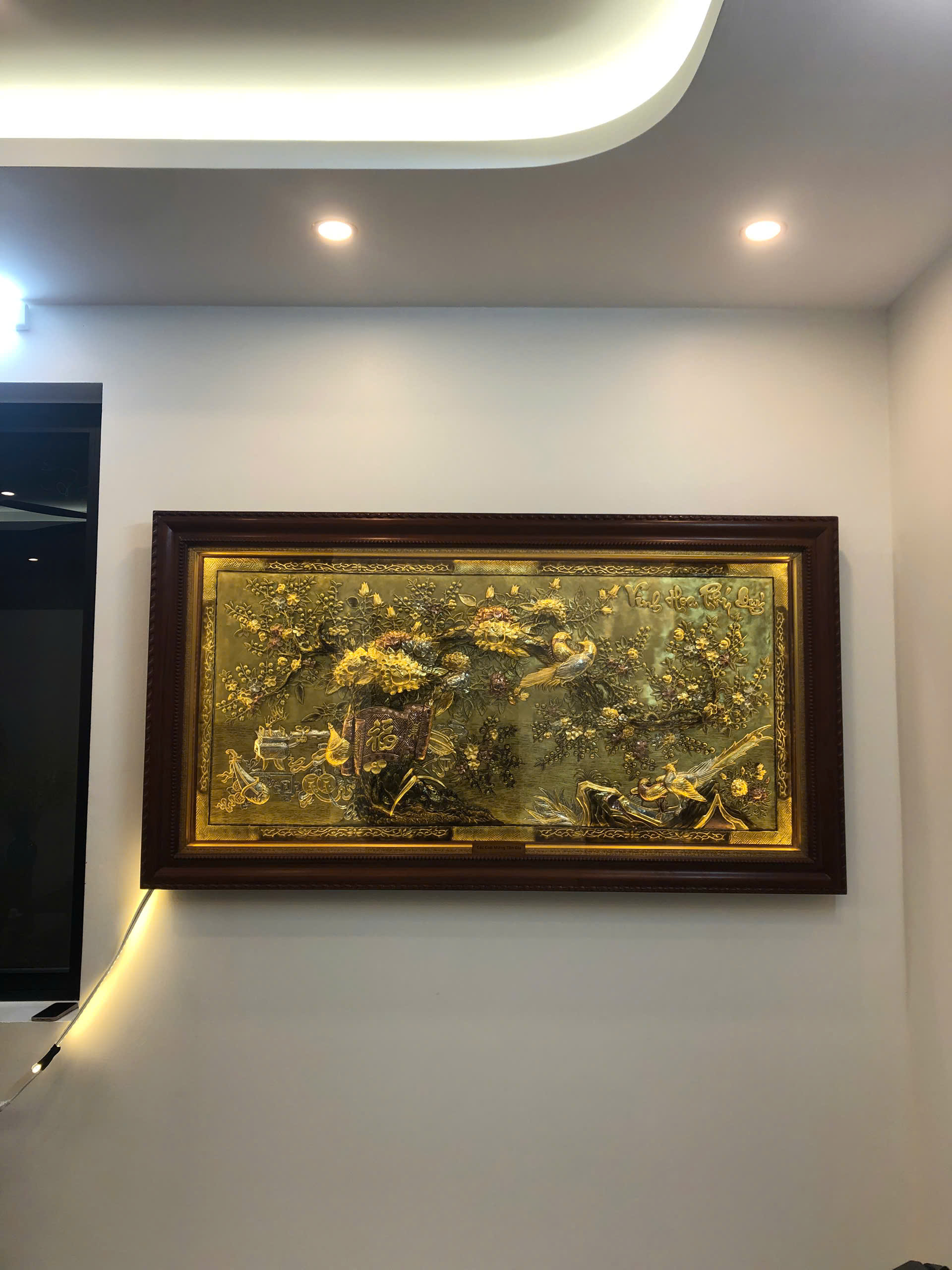Ho&agrave;n thiện lắp đặt tranh đồng Vinh Hoa Ph&uacute; Qu&yacute; 1m97 x 1m07 tại Thạch Thất, H&agrave; Nội