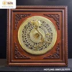 Tranh mặt trống đồng bằng đồng vàng nền đen đường kính 50cm khung gỗ 80x80cm