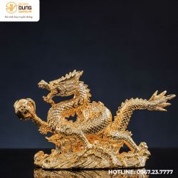 Tượng rồng cầm minh châu bằng đồng mạ vàng cao 21cm ngang 33cm