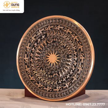 Mặt trống đồng đỏ vân chìm tô nền đen sang trọng