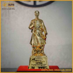 Tượng Trần Hưng Đạo đồng vàng mạ vàng cao 30cm ngang 11cm