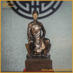 Tượng Nguyễn Du đồng đỏ cạo màu cao 45cm