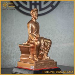 Tượng Nguyễn Du ngồi bằng đồng đỏ cao 42cm