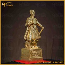 Tượng Trần Hưng Đạo đồng đỏ mộc cày nổi dát vàng cao 38cm