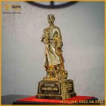 Tượng Trần Hưng Đạo đồng vàng mạ vàng cao 30cm ngang 11cm