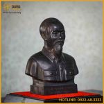 Tượng Bác Hồ  bán thân đồng đỏ làm màu xi nâu cao 25cm ngang 20cm
