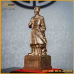 Tượng Trần Hưng Đạo đồng đỏ cày nổi cao 38cm ngang 12cm