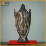 Tượng Chúa Giêsu đồng vàng hun cao 30cm nặng 2kg