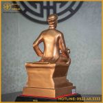 Tượng Nguyễn Du ngồi bằng đồng đỏ cao 42cm