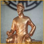 Tượng Nguyễn Du ngồi bằng đồng đỏ cao 42cm