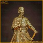 Tượng Trần Hưng Đạo đồng đỏ mộc cày nổi dát vàng cao 38cm