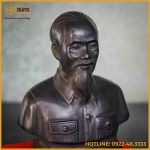 Tượng Bác Hồ  bán thân đồng đỏ làm màu xi nâu cao 25cm ngang 20cm