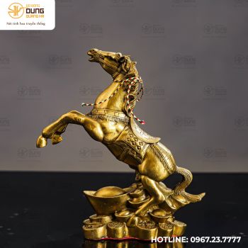Tượng ngựa đứng trên thỏi Kim Nguyên Bảo bằng đồng vàng cao 22cm