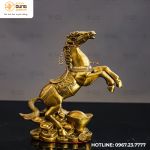 Tượng ngựa đứng trên thỏi Kim Nguyên Bảo bằng đồng vàng cao 22cm