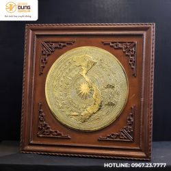 Tranh mặt trống có bản đồ bằng đồng vàng đường kính 50cm khung gỗ 80x80cm