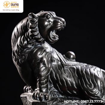 Tượng hổ bằng đồng hun đen kích thước 24x27cm
