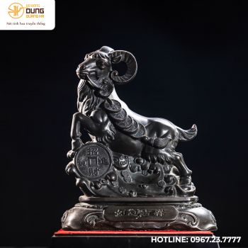 Tượng dê ngậm dải tiền bằng đồng hun đen kích thước 24x27cm