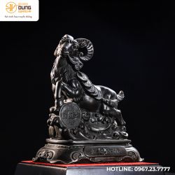 Tượng dê ngậm dải tiền bằng đồng hun đen kích thước 24x27cm