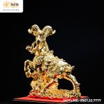 Tượng dê ngậm dây tiền vàng bằng đồng mạ vàng cao 32cm ngang 23cm