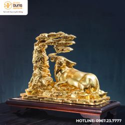 Tượng trâu nằm dưới gốc cây tùng thếp vàng 9999 kích thước 28x37x14cm