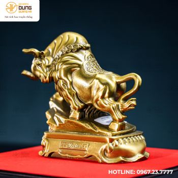 Tượng trâu ngậm dây đồng xu bằng đồng vàng kích thước 14x14cm
