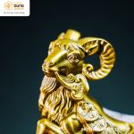 Tượng dê ngậm dải tiền bằng đồng vàng kích thước 13x17cm