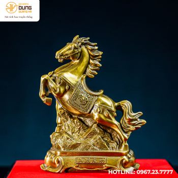 Tượng ngựa phong thuỷ bằng đồng vàng kích thước 12x15cm