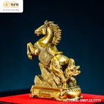 Tượng ngựa phong thuỷ bằng đồng vàng kích thước 12x15cm