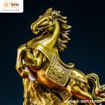 Tượng ngựa phong thuỷ bằng đồng vàng kích thước 12x15cm