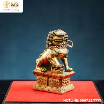 Tượng nghê ngồi bệ đá bằng đồng vàng kích thước 15x9cm