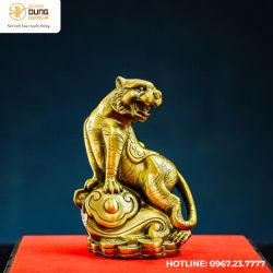 Tượng hổ Như Ý bằng đồng vàng kích thước 15x13cm