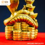 Tượng rắn ôm thỏi Kim Nguyên Bảo bằng đồng vàng kích thước 15x15cm