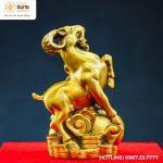 Tượng dê Như Ý bằng đồng vàng kích thước 17x10cm