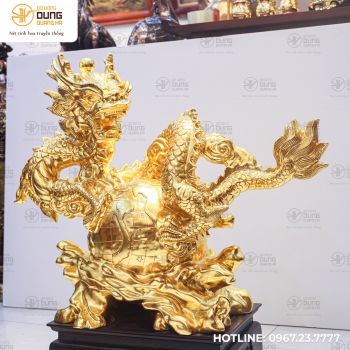 Tượng rồng vờn địa cầu bằng đồng đỏ dát vàng cao 70cm ngang 90cm