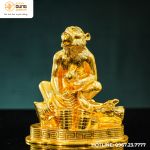 Tượng khỉ cầm quả đào bằng đồng catut dát vàng 9999 kích thước 20x16x9cm