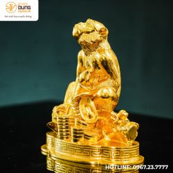 Tượng khỉ cầm quả đào bằng đồng catut dát vàng 9999 kích thước 20x16x9cm