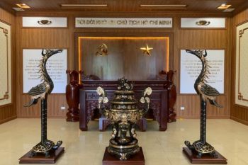 Bàn giao tuyệt phẩm đỉnh 1m3 và đôi hạc 1m76 đồng đỏ cạo màu cho khách hàng tại Hà Nội