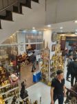Khách hàng tới  tham quan và mua sắm tại đồ đồng Dung Quang Hà