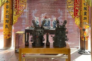 Hoàn thiện và bàn giao 2 mũ quan bằng đồng cho đình làng Hưng Hà - Thái Bình