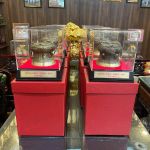 Bàn giao 10 quả trống quà tặng bằng đồng vàng giả cổ đường kính 8cm