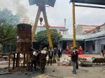 Tiếp đón đoàn khách về xưởng dự lễ đúc tượng Chế thắng Phu nhân Nguyễn Thị Bích Châu