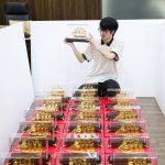 Hoàn thiện và bàn giao 30 quà tặng thuyền buồm mạ vàng cho khách hàng