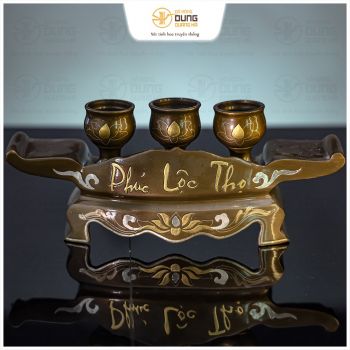 Ngai chén nước trên bàn thờ loại 3 chén chữ Việt khảm tam khí
