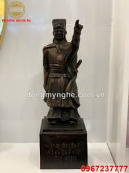 Tượng Lý Thường Kiệt bằng đồng vàng làm màu giả cổ cao 70cm