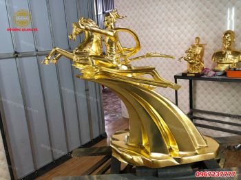 Tượng Thánh Gióng bằng đồng thếp vàng 9999